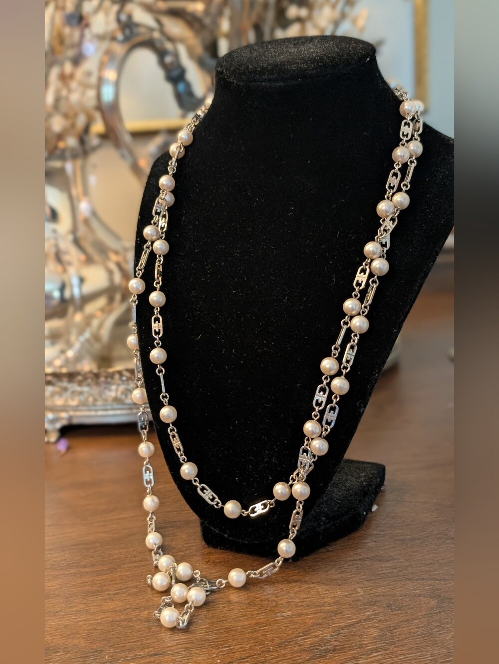 Elegant Infinity Faux Pearl Necklace with Silver Chain - Picture 2 of 8